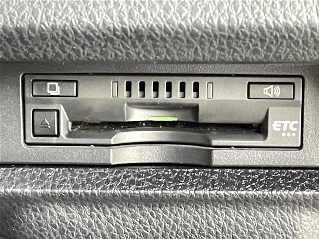 ノア ハイブリッドSi ダブルバイビー 禁煙車 両側電動ドア トヨタセーフティセンス 純正10インチメモリナビ フルセグTV バックカメラ ビルトインETC 革巻きステアリング DNシートヒーター ハーフレザーシート クルーズコントロール(9枚目)