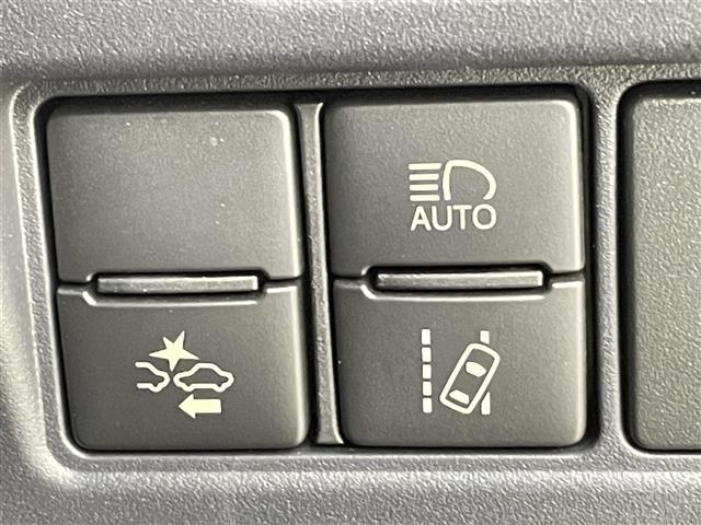 ノア ハイブリッドSi ダブルバイビー 禁煙車 両側電動ドア トヨタセーフティセンス 純正10インチメモリナビ フルセグTV バックカメラ ビルトインETC 革巻きステアリング DNシートヒーター ハーフレザーシート クルーズコントロール(12枚目)