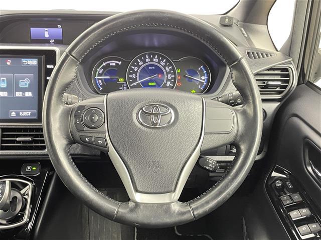 ノア ハイブリッドSi ダブルバイビー 禁煙車 両側電動ドア トヨタセーフティセンス 純正10インチメモリナビ フルセグTV バックカメラ ビルトインETC 革巻きステアリング DNシートヒーター ハーフレザーシート クルーズコントロール(17枚目)