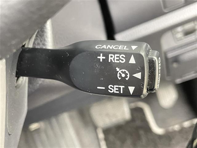 ノア ハイブリッドSi ダブルバイビー 禁煙車 両側電動ドア トヨタセーフティセンス 純正10インチメモリナビ フルセグTV バックカメラ ビルトインETC 革巻きステアリング DNシートヒーター ハーフレザーシート クルーズコントロール(19枚目)