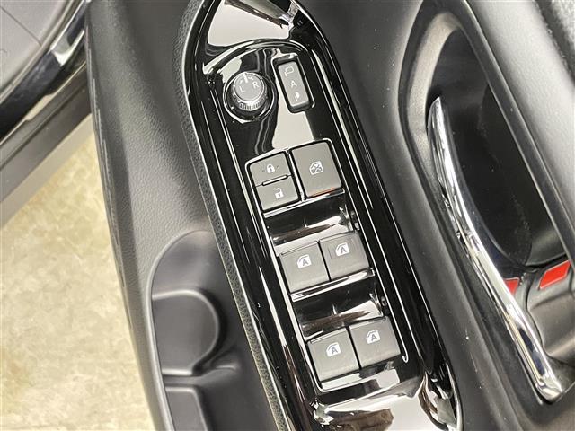 ノア ハイブリッドSi ダブルバイビー 禁煙車 両側電動ドア トヨタセーフティセンス 純正10インチメモリナビ フルセグTV バックカメラ ビルトインETC 革巻きステアリング DNシートヒーター ハーフレザーシート クルーズコントロール(23枚目)