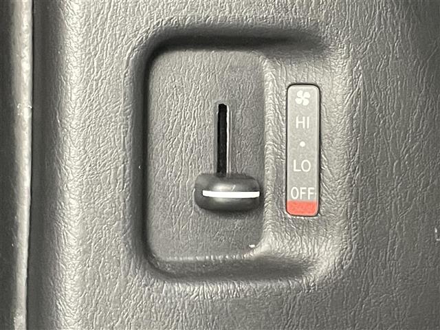 ハイエースバン スーパーGL ダーク プライムII 禁煙車 純正ナビ ワンセグ 全方位カメラ 両側パワースライドドア AC100V電源 オートハイビーム クリアランスソナー バックドアイージークローザー ハーフレザーシート LEDヘッドライト(9枚目)