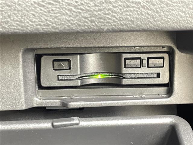 セレナ ハイウェイスター Vセレクション 禁煙車 エマージェンシーブレーキ プロパイロット レーンキープアシスト コーナーセンサー 社外メモリナビ 両側パワースライドドア アラウンドビューモニター デジタルインナーミラー スマートキー(7枚目)