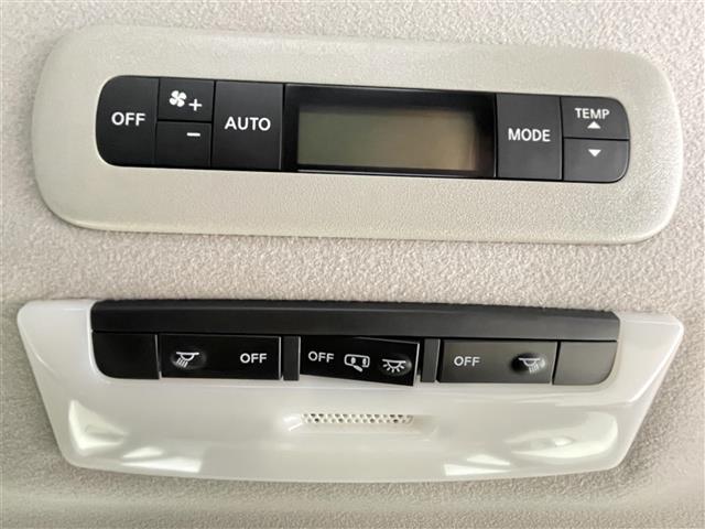 セレナ ｅ－パワー　ハイウェイスターＶ　禁煙車　エマージェンシーブレーキ　プロパイロット　両側電動ドア　フリップダウンモニター　純正１０インチメモリビ　アラウンドビューモニター　純正１６インチＡＷ　ＬＥＤヘッドライト　革巻きステアリング（6枚目）