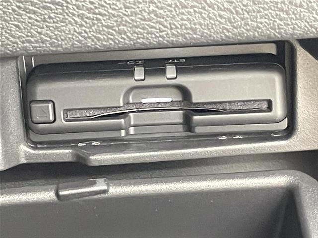 セレナ ｅ－パワー　ハイウェイスターＶ　禁煙車　エマージェンシーブレーキ　プロパイロット　両側電動ドア　フリップダウンモニター　純正１０インチメモリビ　アラウンドビューモニター　純正１６インチＡＷ　ＬＥＤヘッドライト　革巻きステアリング（7枚目）