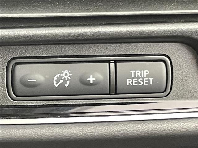 セレナ ｅ－パワー　ハイウェイスターＶ　禁煙車　エマージェンシーブレーキ　プロパイロット　両側電動ドア　フリップダウンモニター　純正１０インチメモリビ　アラウンドビューモニター　純正１６インチＡＷ　ＬＥＤヘッドライト　革巻きステアリング（8枚目）