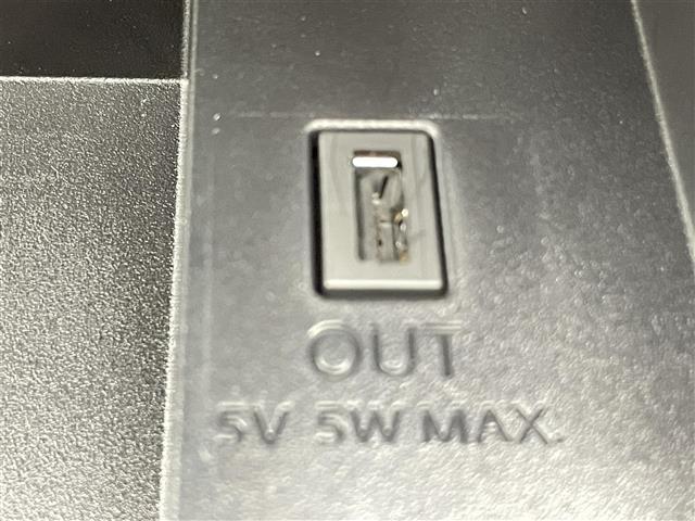 セレナ ｅ－パワー　ハイウェイスターＶ　禁煙車　エマージェンシーブレーキ　プロパイロット　両側電動ドア　フリップダウンモニター　純正１０インチメモリビ　アラウンドビューモニター　純正１６インチＡＷ　ＬＥＤヘッドライト　革巻きステアリング（11枚目）