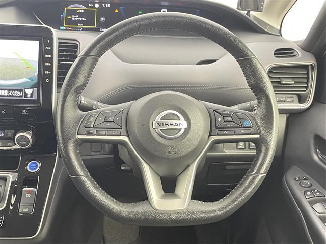 セレナ ｅ－パワー　ハイウェイスターＶ　禁煙車　エマージェンシーブレーキ　プロパイロット　両側電動ドア　フリップダウンモニター　純正１０インチメモリビ　アラウンドビューモニター　純正１６インチＡＷ　ＬＥＤヘッドライト　革巻きステアリング（13枚目）