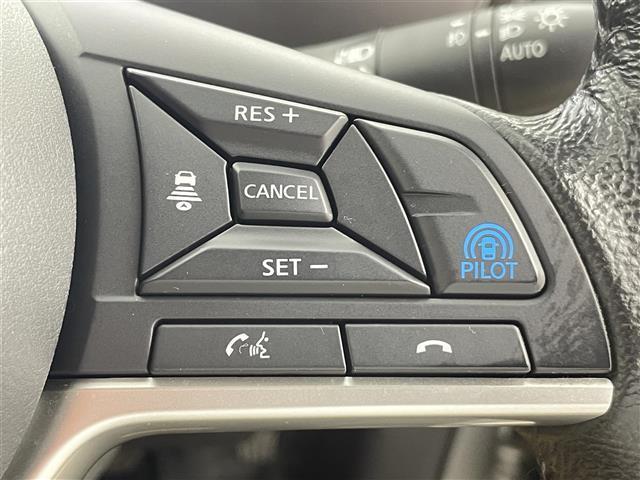 セレナ ｅ－パワー　ハイウェイスターＶ　禁煙車　エマージェンシーブレーキ　プロパイロット　両側電動ドア　フリップダウンモニター　純正１０インチメモリビ　アラウンドビューモニター　純正１６インチＡＷ　ＬＥＤヘッドライト　革巻きステアリング（16枚目）