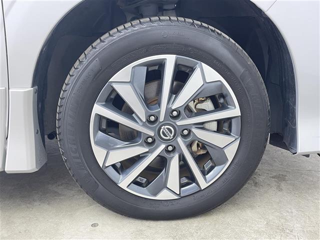 セレナ ｅ－パワー　ハイウェイスターＶ　禁煙車　エマージェンシーブレーキ　プロパイロット　両側電動ドア　フリップダウンモニター　純正１０インチメモリビ　アラウンドビューモニター　純正１６インチＡＷ　ＬＥＤヘッドライト　革巻きステアリング（41枚目）