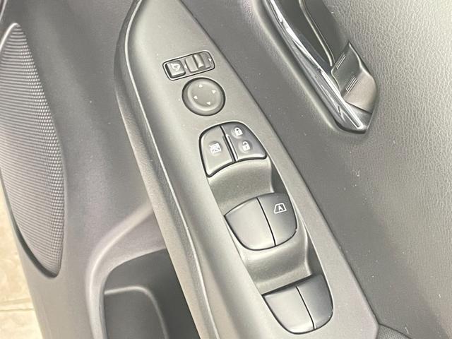 セレナ ｅ－パワー　ハイウェイスターＶ　禁煙車　エマージェンシーブレーキ　プロパイロット　両側電動ドア　フリップダウンモニター　純正１０インチメモリビ　アラウンドビューモニター　純正１６インチＡＷ　ＬＥＤヘッドライト　革巻きステアリング（47枚目）