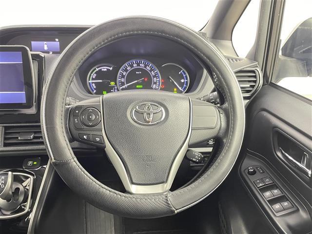 エスクァイア ハイブリッドＧｉ　両側電動ドア　社外９インチメモリナビ　Ｂｌｕ－ｒａｙ　Ｂｌｕｅｔｏｏｔｈ　バックカメラ　フルセグＴＶ　革巻きステアリング　ステアリングスイッチ　ＤＮシートヒーター　置くだけ充電　純正１５インチＡＷ（17枚目）