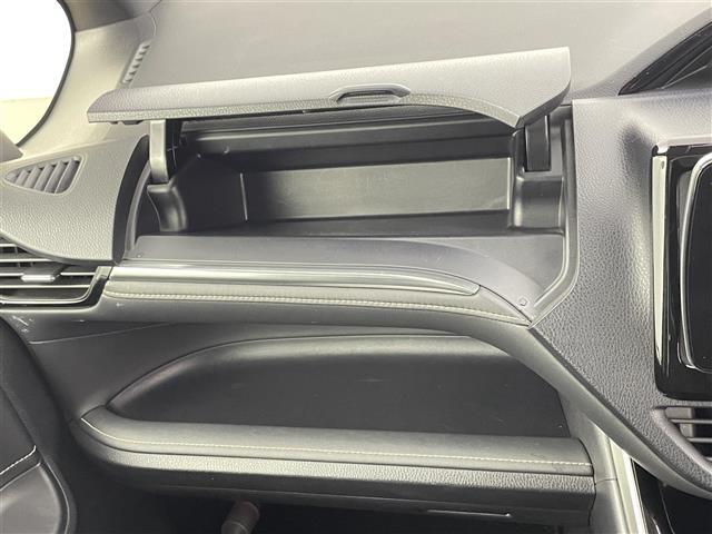 エスクァイア ハイブリッドＧｉ　両側電動ドア　社外９インチメモリナビ　Ｂｌｕ－ｒａｙ　Ｂｌｕｅｔｏｏｔｈ　バックカメラ　フルセグＴＶ　革巻きステアリング　ステアリングスイッチ　ＤＮシートヒーター　置くだけ充電　純正１５インチＡＷ（27枚目）