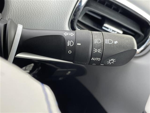 プリウス Sツーリングセレクション 禁煙 TRDエアロ トヨタセーフティセンス 純正9インチナビ フルセグ バックカメラ レーダークルーズコントロール LEDオートライト シートヒーター 純正17インチアルミホイール プッシュスタート(13枚目)