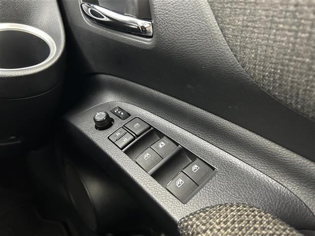 シエンタ ハイブリッド　ファンベースＧ　グランパー　禁煙車　両側電動ドア　フリップダウンモニター　トヨタセーフティセンス　クルーズコントロール　純正メモリナビ　Ｂｌｕｅｔｏｏｔｈ　フルセグＴＶ　バックカメラ　革巻きステアリング　ＬＥＤヘッドライト（20枚目）