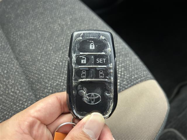 シエンタ ハイブリッド　ファンベースＧ　グランパー　禁煙車　両側電動ドア　フリップダウンモニター　トヨタセーフティセンス　クルーズコントロール　純正メモリナビ　Ｂｌｕｅｔｏｏｔｈ　フルセグＴＶ　バックカメラ　革巻きステアリング　ＬＥＤヘッドライト（21枚目）