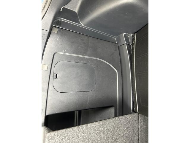 シエンタ ハイブリッド　ファンベースＧ　グランパー　禁煙車　両側電動ドア　フリップダウンモニター　トヨタセーフティセンス　クルーズコントロール　純正メモリナビ　Ｂｌｕｅｔｏｏｔｈ　フルセグＴＶ　バックカメラ　革巻きステアリング　ＬＥＤヘッドライト（66枚目）