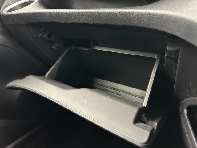 シエンタ ハイブリッド　ファンベースＧ　グランパー　禁煙車　両側電動ドア　フリップダウンモニター　トヨタセーフティセンス　クルーズコントロール　純正メモリナビ　Ｂｌｕｅｔｏｏｔｈ　フルセグＴＶ　バックカメラ　革巻きステアリング　ＬＥＤヘッドライト（78枚目）