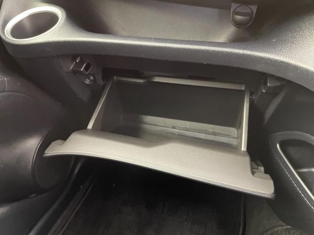 シエンタ Ｇ　クエロ　禁煙車　ワンオーナー　トヨタセーフティセンス　純正メモリナビ　両側パワースライドドア　ＥＴＣ　バックカメラ　ＬＥＤオートライト　ハーフレザーシート　アイドリングストップ　プッシュスタート（56枚目）