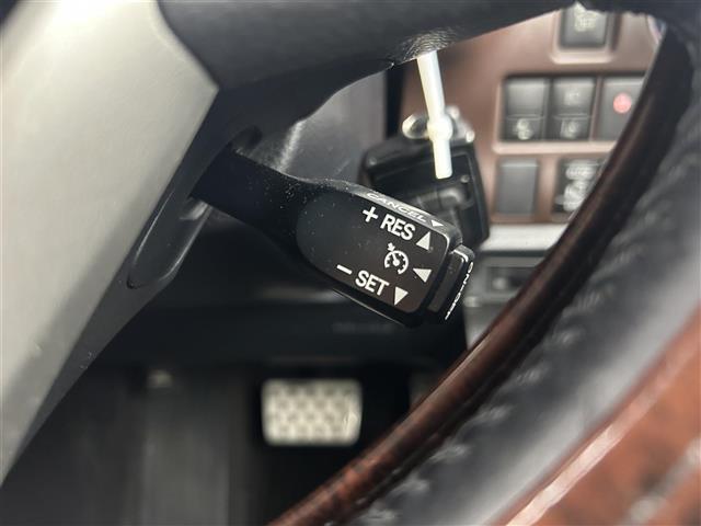 エスクァイア ハイブリッドＧｉ　禁煙車　両側電動ドア　トヨタセーフティセンス　クルーズコントロール　純正９インチメモリナビ　フルセグＴＶ　Ｂｌｕｅｔｏｏｔｈ　レザーシート　ＤＮシートヒーター　純正１５インチＡＷ　ＬＥＤヘッドライト（17枚目）