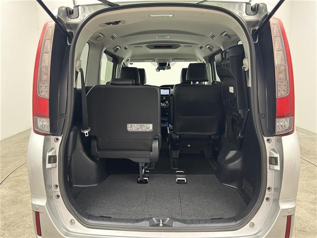 エスクァイア ハイブリッドＧｉ　禁煙車　両側電動ドア　トヨタセーフティセンス　クルーズコントロール　純正９インチメモリナビ　フルセグＴＶ　Ｂｌｕｅｔｏｏｔｈ　レザーシート　ＤＮシートヒーター　純正１５インチＡＷ　ＬＥＤヘッドライト（31枚目）