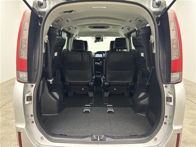 エスクァイア ハイブリッドＧｉ　禁煙車　両側電動ドア　トヨタセーフティセンス　クルーズコントロール　純正９インチメモリナビ　フルセグＴＶ　Ｂｌｕｅｔｏｏｔｈ　レザーシート　ＤＮシートヒーター　純正１５インチＡＷ　ＬＥＤヘッドライト（32枚目）