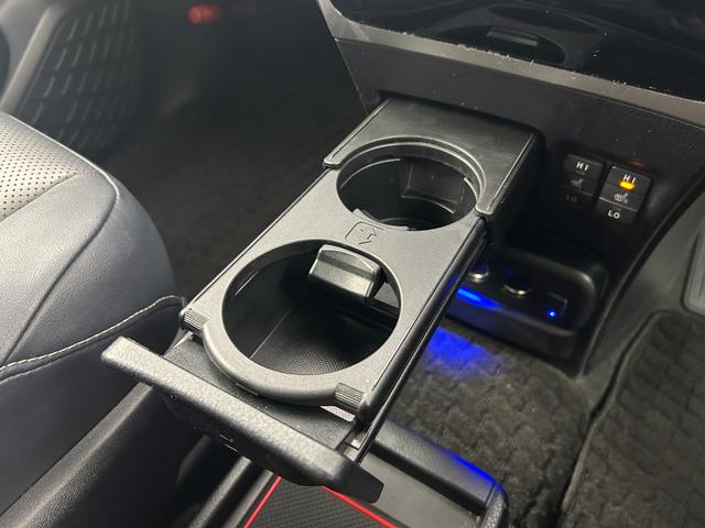 エスクァイア ハイブリッドＧｉ　禁煙車　両側電動ドア　トヨタセーフティセンス　クルーズコントロール　純正９インチメモリナビ　フルセグＴＶ　Ｂｌｕｅｔｏｏｔｈ　レザーシート　ＤＮシートヒーター　純正１５インチＡＷ　ＬＥＤヘッドライト（73枚目）