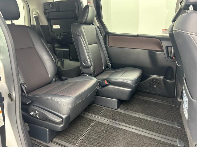 エスクァイア ハイブリッドＧｉ　禁煙車　両側電動ドア　トヨタセーフティセンス　クルーズコントロール　純正９インチメモリナビ　フルセグＴＶ　Ｂｌｕｅｔｏｏｔｈ　レザーシート　ＤＮシートヒーター　純正１５インチＡＷ　ＬＥＤヘッドライト（77枚目）
