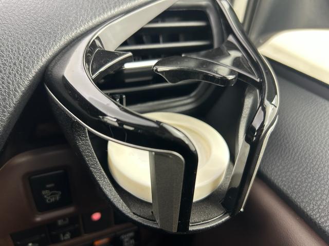 エスクァイア ハイブリッドＧｉ　禁煙車　両側電動ドア　トヨタセーフティセンス　クルーズコントロール　純正９インチメモリナビ　フルセグＴＶ　Ｂｌｕｅｔｏｏｔｈ　レザーシート　ＤＮシートヒーター　純正１５インチＡＷ　ＬＥＤヘッドライト（80枚目）