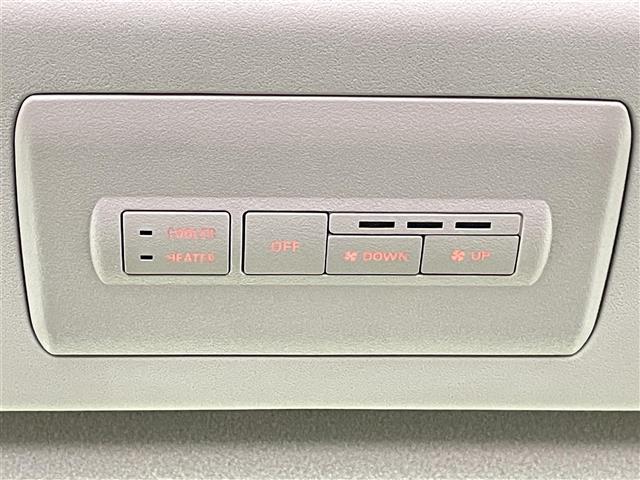 デリカD:5 シャモニー 禁煙車 パートタイム4WD 両側電動スライドドア 衝突軽減ブレーキ 全方位カメラ シートヒーター レーダークルーズコントロール ハーフレザーシート LEDヘッドライト 電動バックドア オートハイビーム(8枚目)