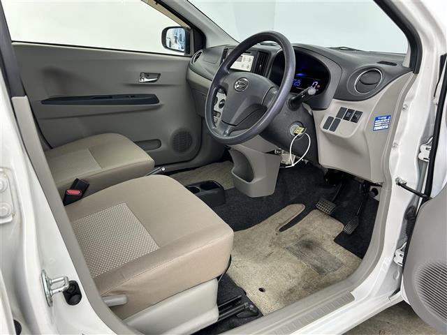 ミライース X メモリアルエディション 禁煙車 リモコンキー ドアバイザー エコアイドル 純正14インチアルミホイール 電動格納ミラー 社外フロアマット(23枚目)