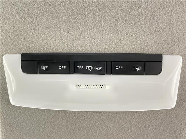 セレナ e-パワー ハイウェイスターV 禁煙 ディスプレイオーディオ プロパイロット 全方位カメラ 両側パワースライドドア リアオートエアコン 衝突軽減ブレーキ 電子パーキングスマートキー プッシュスタート 標識検知機能 レーダークルーズ(16枚目)