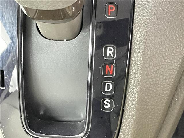 Ｎ－ＷＧＮ Ｇホンダセンシング　禁煙車　純正カーオーディオ　ＣＤ　ＵＳＢ　ホンダセンシング　衝突軽減ブレーキ　コーナーセンサー　レーンキープアシスト　電子パーキング　ブレーキホールド　純正フロアマット　純正ホイールキャップ（15枚目）