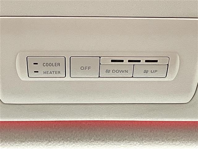 デリカD:5 P 禁煙 純正10型ナビ 全方位カメラ フルセグTV ETC オートステップ 両側電動スライドドア 電動トランク 純正18インチホイール 純正フロアマット ブラインドスポットモニター パドルシフト(10枚目)