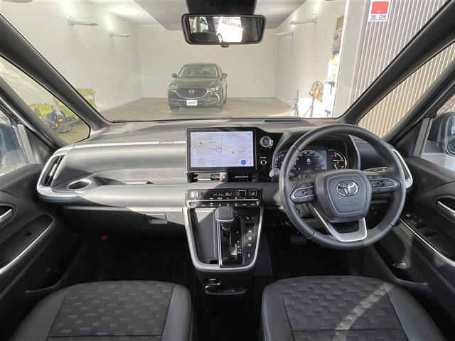 ヴォクシー Ｓ－Ｚ　禁煙　快適利便パッケージ　１０型ナビ　後席モニター　パワーバックドア　ＥＴＣ　両側パワースライドドア　バックカメラ　レーダークルーズコントロール　純正アルミホイール　ハーフレザー　シートヒーター（2枚目）