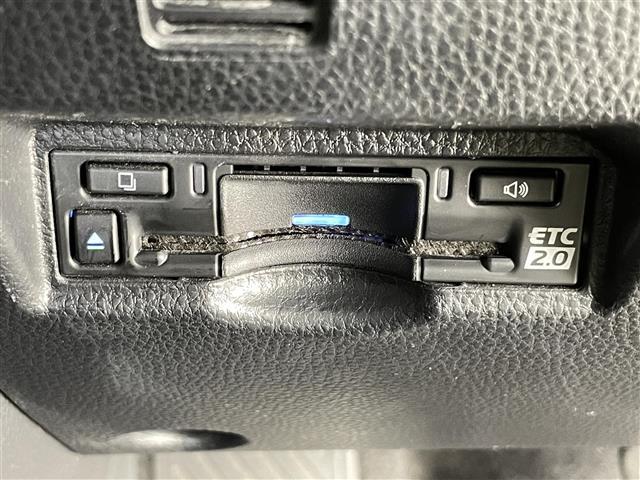 ヴォクシー Ｓ－Ｚ　禁煙　快適利便パッケージ　１０型ナビ　後席モニター　パワーバックドア　ＥＴＣ　両側パワースライドドア　バックカメラ　レーダークルーズコントロール　純正アルミホイール　ハーフレザー　シートヒーター（10枚目）