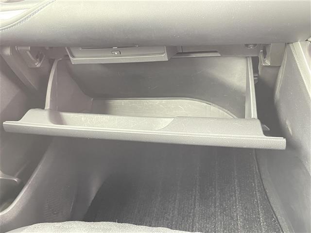 ヴォクシー Ｓ－Ｚ　禁煙　快適利便パッケージ　１０型ナビ　後席モニター　パワーバックドア　ＥＴＣ　両側パワースライドドア　バックカメラ　レーダークルーズコントロール　純正アルミホイール　ハーフレザー　シートヒーター（27枚目）