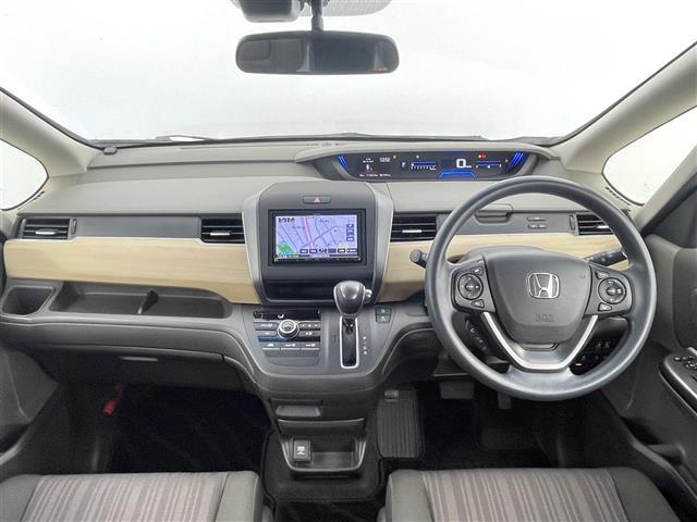 フリード Ｇ・ホンダセンシング　禁煙　社外７型ナビ　レーダークルーズコントロール　ＥＴＣ　レーンキープアシスト　両側電動スライドドア　ＬＥＤヘッドライト　オートライト　フルセグＴＶ　ドアバイザー　衝突軽減ブレーキ　ＩＳＯＦＩＸ（2枚目）