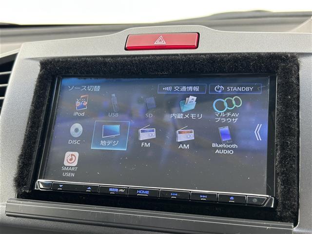 フリード Ｇ　エアロ　ジャストセレクション　禁煙車　社外メモリナビ　片側パワースライドドア　バックカメラ　リモコンキー　ＥＴＣ　電動格納ミラー　純正フロアマット　純正１５インチアルミホイール　フルセグＴＶ　Ｂｌｕｅｔｏｏｔｈ（4枚目）