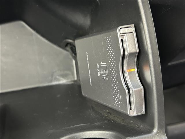 フリード Ｇ　エアロ　ジャストセレクション　禁煙車　社外メモリナビ　片側パワースライドドア　バックカメラ　リモコンキー　ＥＴＣ　電動格納ミラー　純正フロアマット　純正１５インチアルミホイール　フルセグＴＶ　Ｂｌｕｅｔｏｏｔｈ（8枚目）