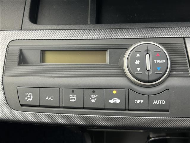 フリード Ｇ　エアロ　ジャストセレクション　禁煙車　社外メモリナビ　片側パワースライドドア　バックカメラ　リモコンキー　ＥＴＣ　電動格納ミラー　純正フロアマット　純正１５インチアルミホイール　フルセグＴＶ　Ｂｌｕｅｔｏｏｔｈ（11枚目）