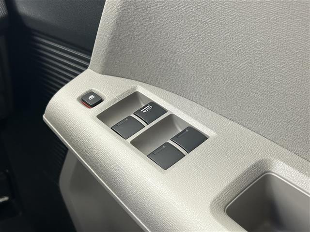 フリード Ｇ　エアロ　ジャストセレクション　禁煙車　社外メモリナビ　片側パワースライドドア　バックカメラ　リモコンキー　ＥＴＣ　電動格納ミラー　純正フロアマット　純正１５インチアルミホイール　フルセグＴＶ　Ｂｌｕｅｔｏｏｔｈ（12枚目）