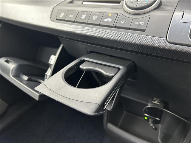 フリード Ｇ　エアロ　ジャストセレクション　禁煙車　社外メモリナビ　片側パワースライドドア　バックカメラ　リモコンキー　ＥＴＣ　電動格納ミラー　純正フロアマット　純正１５インチアルミホイール　フルセグＴＶ　Ｂｌｕｅｔｏｏｔｈ（20枚目）