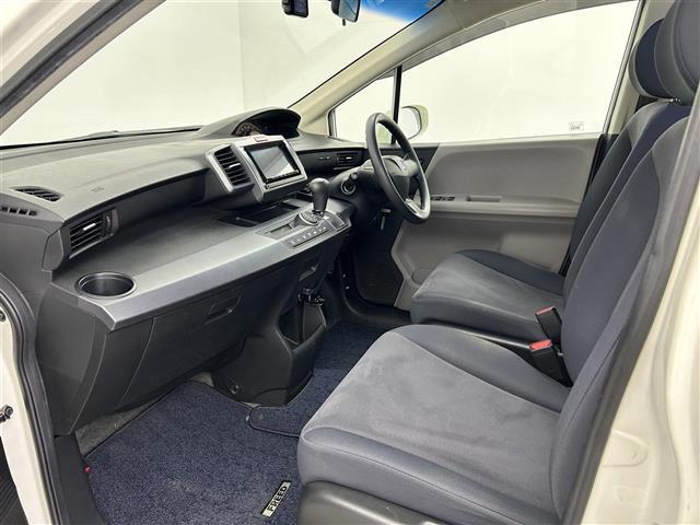 フリード Ｇ　エアロ　ジャストセレクション　禁煙車　社外メモリナビ　片側パワースライドドア　バックカメラ　リモコンキー　ＥＴＣ　電動格納ミラー　純正フロアマット　純正１５インチアルミホイール　フルセグＴＶ　Ｂｌｕｅｔｏｏｔｈ（24枚目）