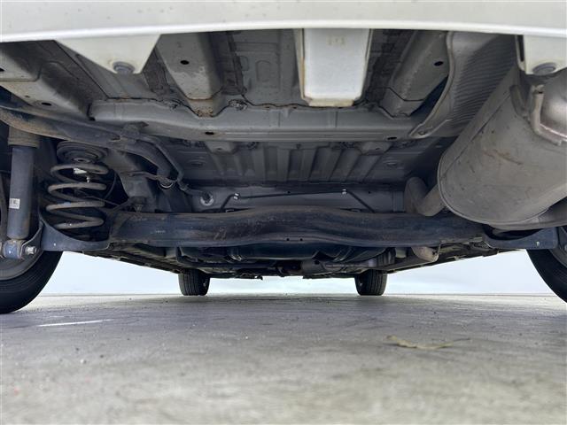 フリード Ｇ　エアロ　ジャストセレクション　禁煙車　社外メモリナビ　片側パワースライドドア　バックカメラ　リモコンキー　ＥＴＣ　電動格納ミラー　純正フロアマット　純正１５インチアルミホイール　フルセグＴＶ　Ｂｌｕｅｔｏｏｔｈ（43枚目）