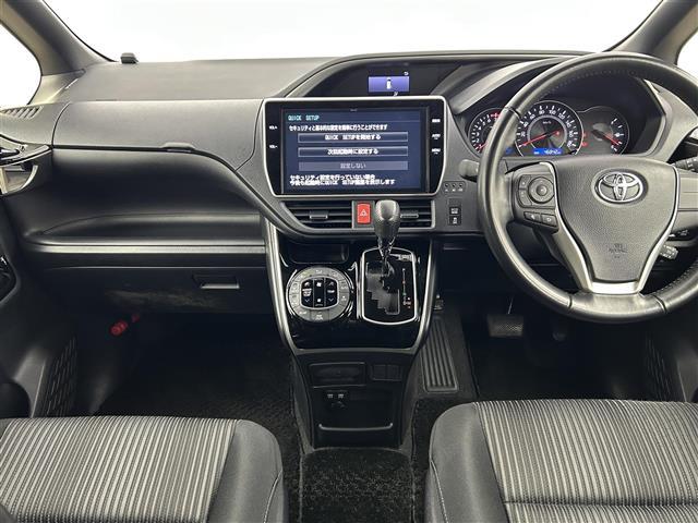 ヴォクシー ＺＳ　煌　禁煙車　純正１０型メモリナビ　１２．１型フリップダウンモニター　両側パワースライドドア　トヨタセーフティセンス　バックカメラ　フルセグＴＶ　Ｂｌｕｅｔｏｏｔｈ　革巻きステアリング　クルーズコントロール（2枚目）