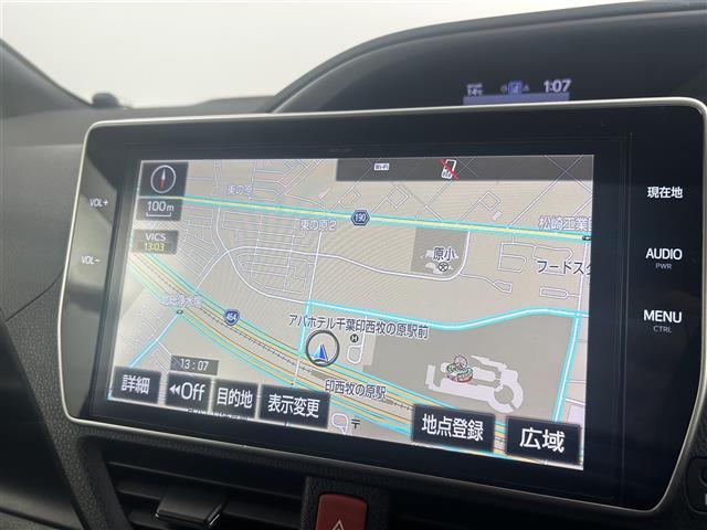ヴォクシー ＺＳ　煌　禁煙車　純正１０型メモリナビ　１２．１型フリップダウンモニター　両側パワースライドドア　トヨタセーフティセンス　バックカメラ　フルセグＴＶ　Ｂｌｕｅｔｏｏｔｈ　革巻きステアリング　クルーズコントロール（3枚目）