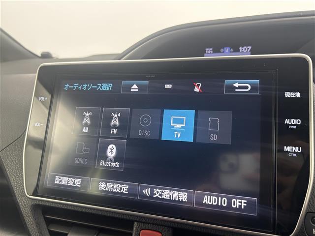 ヴォクシー ＺＳ　煌　禁煙車　純正１０型メモリナビ　１２．１型フリップダウンモニター　両側パワースライドドア　トヨタセーフティセンス　バックカメラ　フルセグＴＶ　Ｂｌｕｅｔｏｏｔｈ　革巻きステアリング　クルーズコントロール（4枚目）