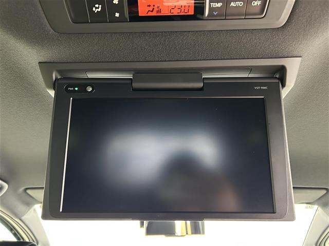 ヴォクシー ＺＳ　煌　禁煙車　純正１０型メモリナビ　１２．１型フリップダウンモニター　両側パワースライドドア　トヨタセーフティセンス　バックカメラ　フルセグＴＶ　Ｂｌｕｅｔｏｏｔｈ　革巻きステアリング　クルーズコントロール（7枚目）