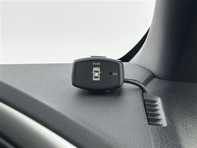 ヴォクシー ＺＳ　煌　禁煙車　純正１０型メモリナビ　１２．１型フリップダウンモニター　両側パワースライドドア　トヨタセーフティセンス　バックカメラ　フルセグＴＶ　Ｂｌｕｅｔｏｏｔｈ　革巻きステアリング　クルーズコントロール（9枚目）